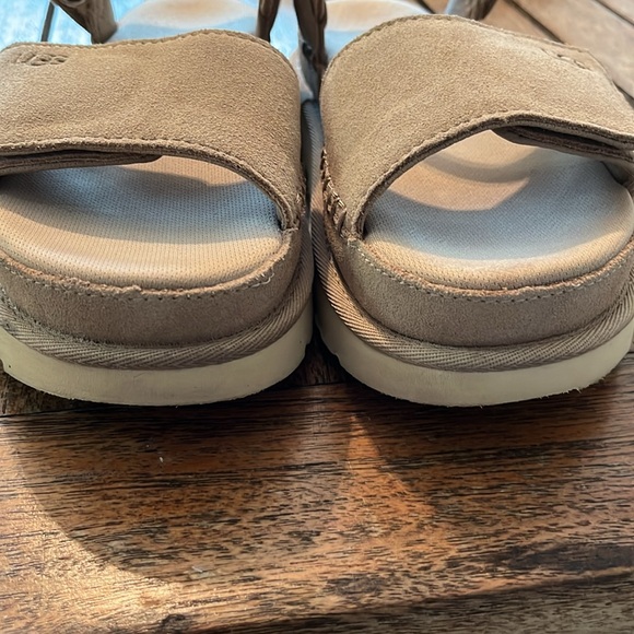 Gently worn UGGs size 5.5 gold star platform sandals in camel color - Picture 8 of 13